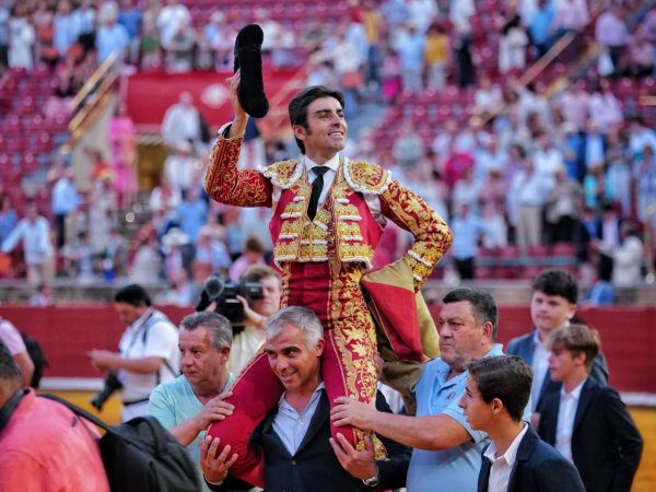 Perera corta dos orejas y abre la Puerta de los Califas de Córdoba