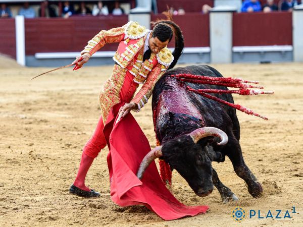 Paco Ureña, solitaria ovación en el día de San Isidro