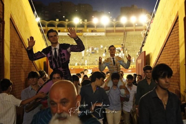 Juan Jesús Rodríguez y Ruiz de Velasco, a hombros en la novillada sin picadores de la Feria de Real de Algeciras