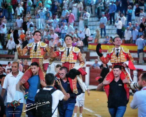 Ferrera, Roca Rey y Ginés Marín ofrecen una gran tarde de toros en el cierre de la Feria de Cáceres