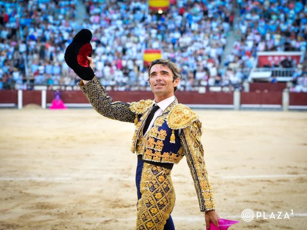 Robleño da una vuelta al ruedo para despedir su último San Isidro