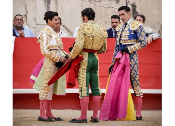 Marco Pérez, rotundo en su doctorado, a hombros junto a Talavante en Nimes