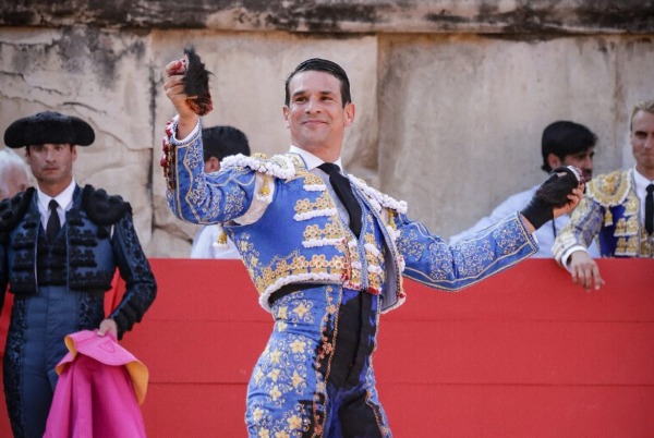 José María Manzanares conquista Nimes y abre la Puerta de los Cónsules