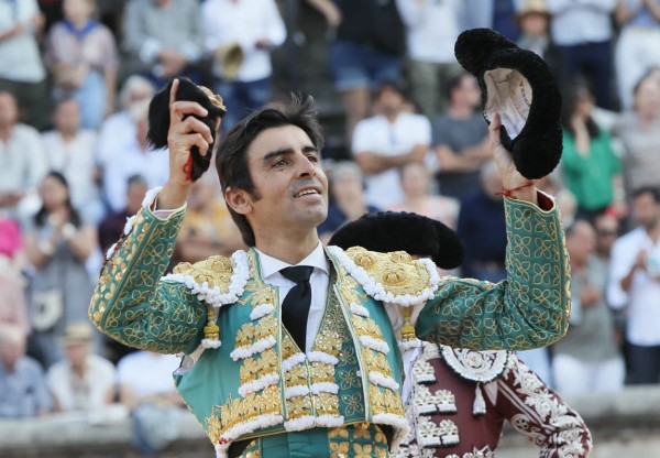 Miguel Ángel Perera, Puerta de los Cónsules de Nimes en una tarde en la que cae herido Clemente