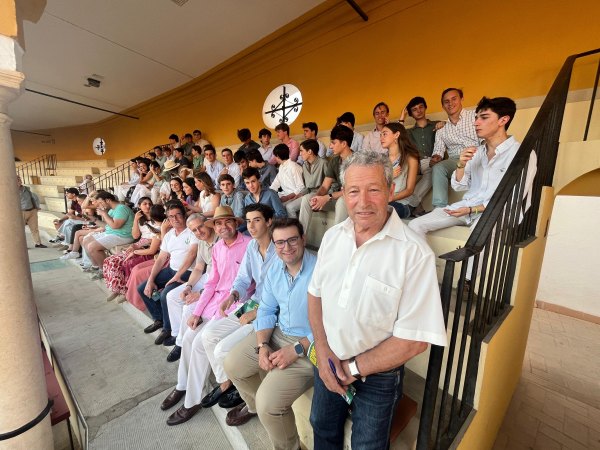 Rafael Torres acompañó a los estudiantes invitados por Pagés a la cuarta novillada