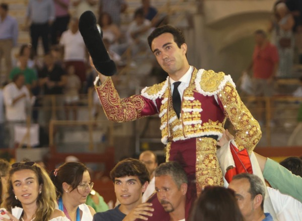 Tomás Rufo, cuarta Puerta Grande consecutiva en Alicante