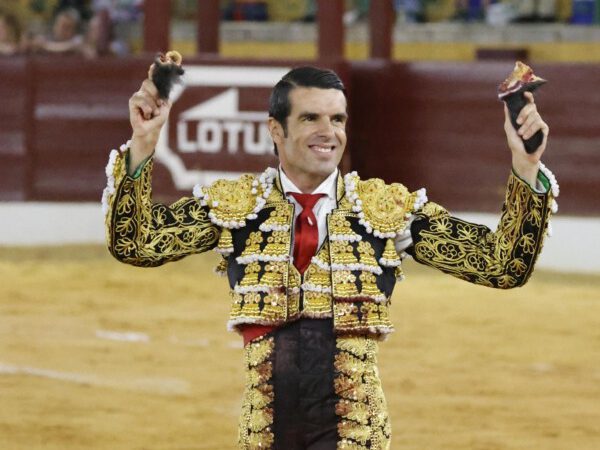 Gran tarde de Emilio de Justo, David Galván y Victorino en La Línea