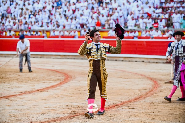 Colombo se consagra en Pamplona con su tercera Puerta Grande consecutiva