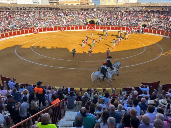Úbeda presenta un gran San Miguel lleno de figuras y acontecimientos