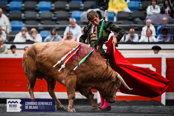 El toreo al natural de Zulueta cala hondo en Bilbao