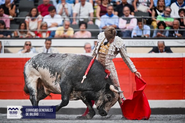 La Quinta firma la bravura con ‘Tapaboca’ y Borja Jiménez lo convierte en historia en Bilbao