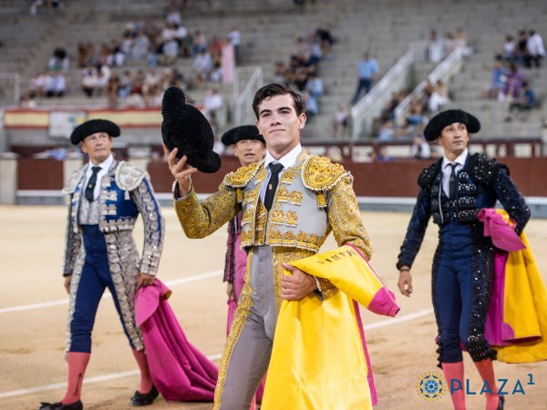 Cid de María, vuelta al ruedo, y dignas presentaciones de El Mella e Ignacio Candelas en Madrid