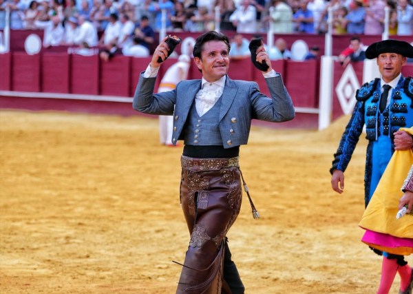 Ventura impone su magisterio en Málaga