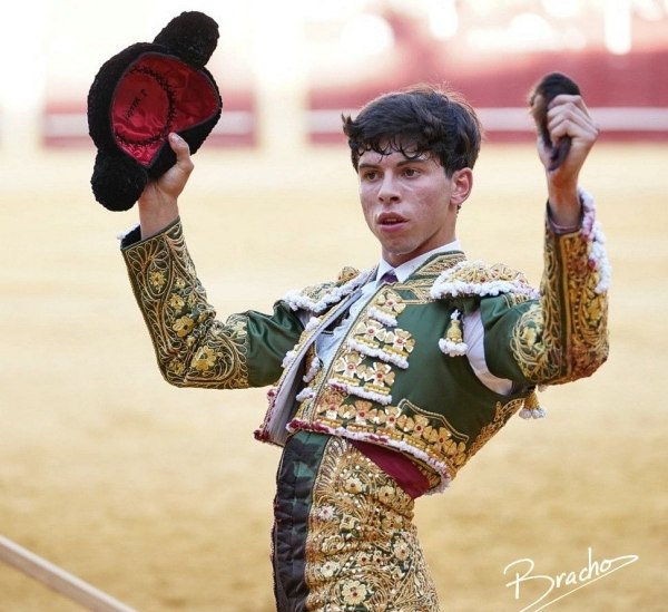 Una notable tarde de Julio Méndez y un buen debut con picadores de López Ortega en Málaga