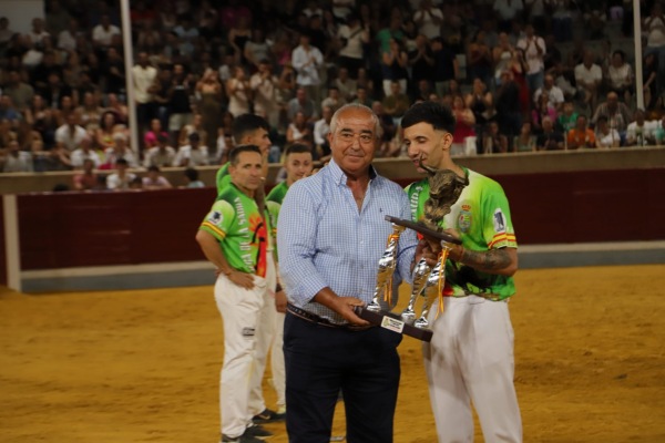 Roberto Carlos ‘Triki’ se proclama triunfador del XI Concurso de Recortes de Villaseca de la Sagra ante un lleno histórico
