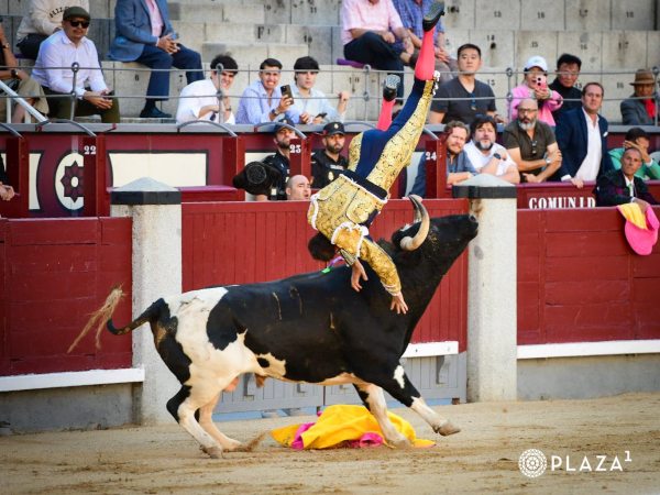 Serafín Marín, herido en Las Ventas: cornada de 30 cm en el muslo derecho