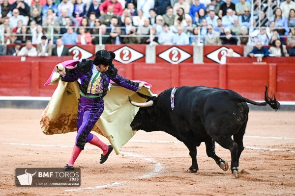 La genialidad de Morante, en una tarde sin espada en la que Talavante y Borja Jiménez cortan una oreja en Salamanca