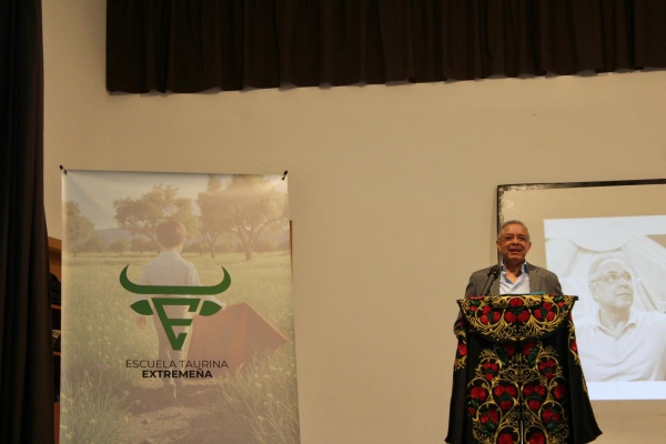 La Escuela Taurina Extremeña se presenta en Zarza la Mayor con gran respaldo del público