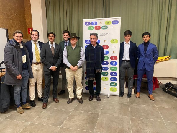 El Colegio Mayor Santo Domingo acogió un coloquio y encuentro de novilleros granadinos