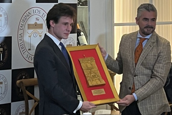 Fabio Jiménez, ‘Mejor Novillero’ de 2025 en Sevilla para la Tertulia Taurina ‘Los 13’