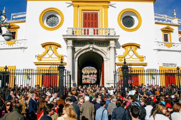 Lances de Futuro abre un canal de comunicación con los abonados de Sevilla