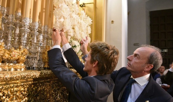 Borja Jiménez, protagonista en el fundido de las velas del palio de San Bernardo