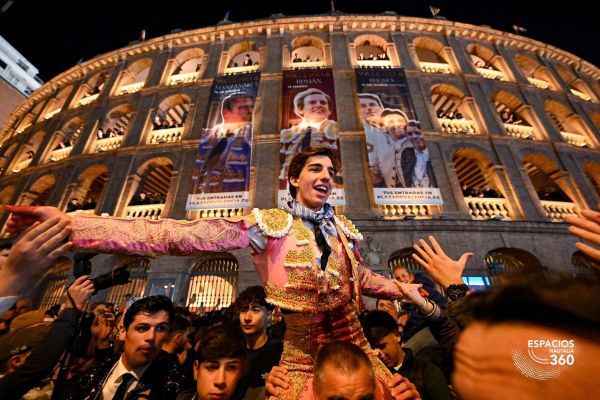 Julio Norte golpea en Valencia y abre la Puerta Grande