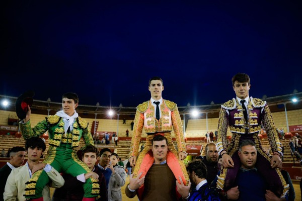 Barroso, Fernández y Galvín, a hombros en Sanlúcar en la tercera clasificatoria del Circuito de Andalucía