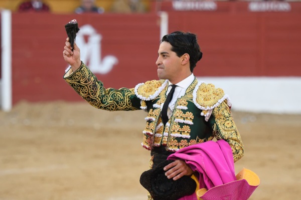 El temple de Mario Navas se impone al vendaval en la primera de la Copa Chenel