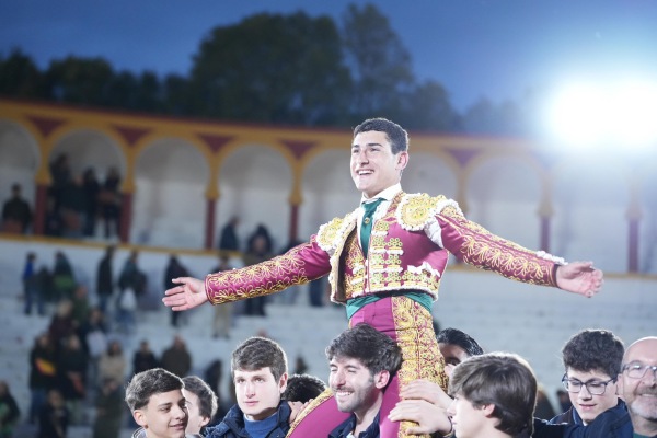 David Gutiérrez irrumpe y Tomás Bastos se reafirma en el arranque de la Feria de Olivenza