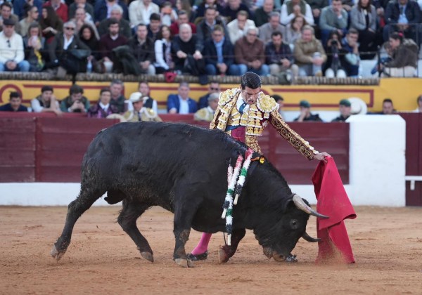 Emilio de Justo sufre dos fracturas costales y una rotura muscular