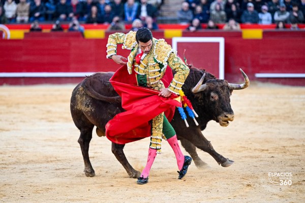 Emilio de Justo, la última llama de la Feria de Fallas