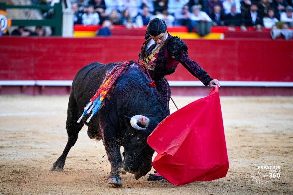 Pablo Aguado y ‘Artista’ dejan huella en Valencia