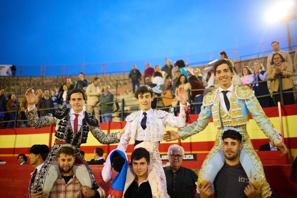 Norte, Rejas y Quintana salen a hombros en Motril en la primera semifinal del Circuito de Andalucía