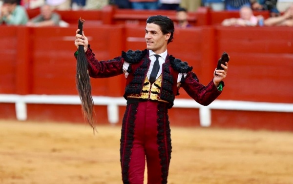 Morante y Aguado bordan el toreo en Aranjuez