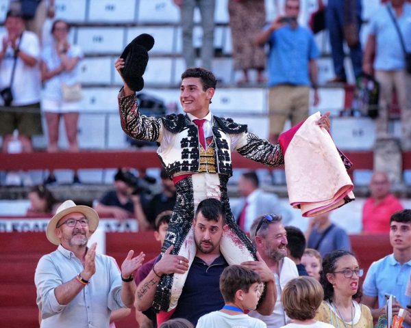 David Gutiérrez triunfa en el inicio de la Feria de Cáceres