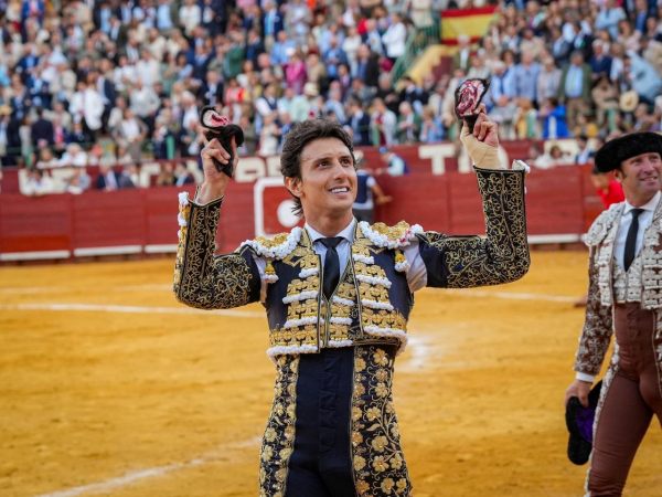 Pleno de Roca Rey en su reaparición en Jerez