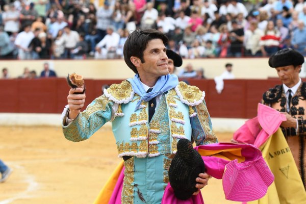 Juan Miguel corta una oreja y Alberto Durán cae herido en la última clasificatoria de la Copa Chenel