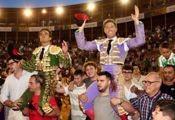 El Cid y Escribano triunfan con la bravura de la corrida de Victorino Martín en Alicante
