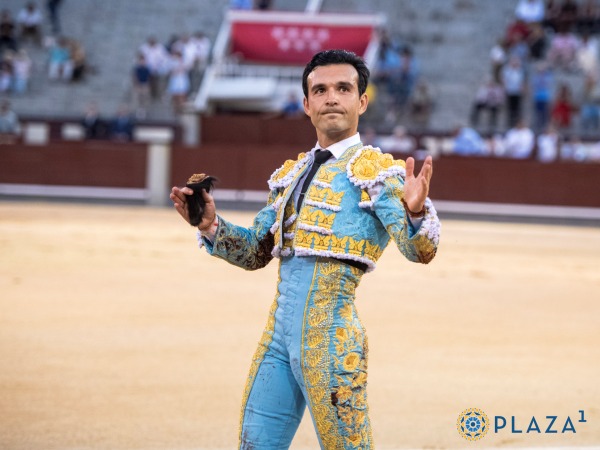 Gran dimensión de Cristian Pérez en la nocturna de Las Ventas