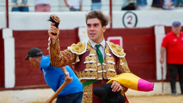 Circuito de Castilla y León: Salvador Herrero corta una oreja en una tarde sin espada de Ruiz de Velasco en Almazán