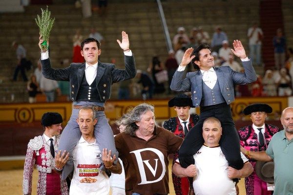 Ventura y Guillermo Hermoso de Mendoza brindan una gran noche de rejones en la primera de San Juan de Badajoz