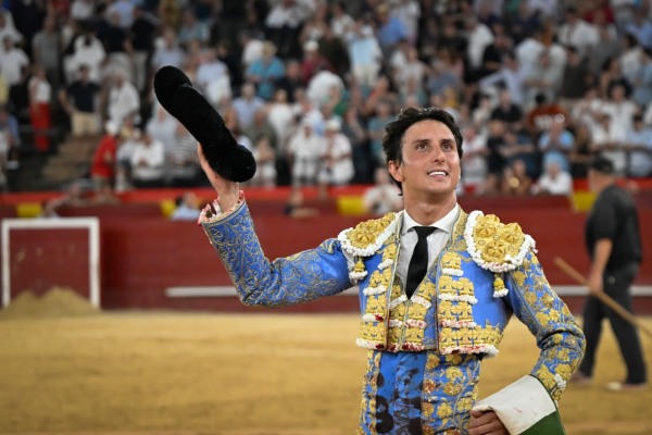 Oreja para Talavante y Roca Rey, al que el palco niega la Puerta Grande en Valencia