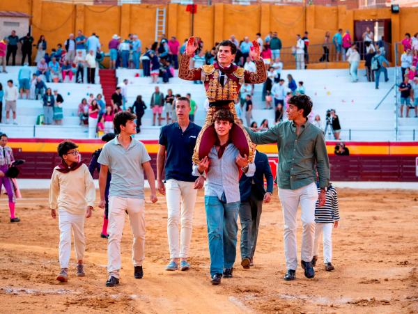 Jorge Oliva, a hombros en el cierre de las semifinales del Circuito de Castilla y León