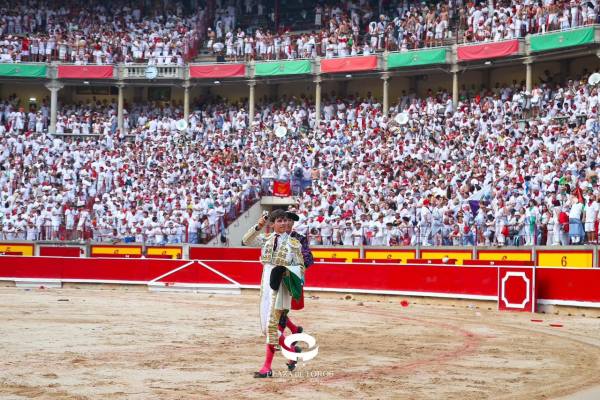 Aarón Palacio, firme debut en Pamplona