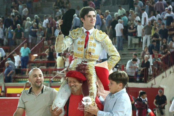 Mario Vilau cae de pie en Pamplona