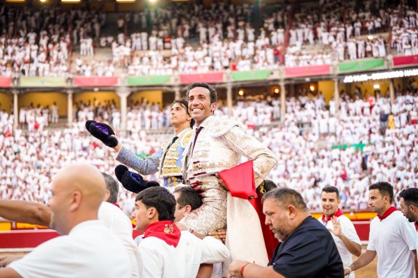 Continúa el idilio de Roca Rey con Pamplona y David de Miranda debuta a lo grande