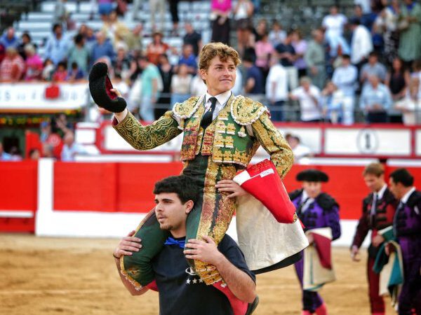 Álvaro Serrano, primera Puerta Grande de la Feria de Santander
