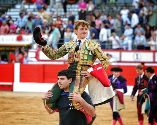 Álvaro Serrano, primera Puerta Grande de la Feria de Santander