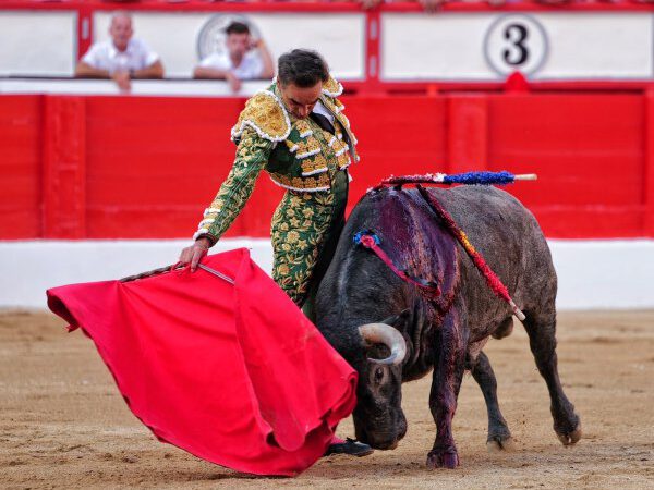 Los naturales de El Cid y Escribano, oreja por coleta en la corrida de Victorino Martín en Santander